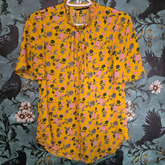 T Tahari Tops - T Tahari Blouse Yellow Floral Ruffle High Neck Short Sleeve Office Romantic XS